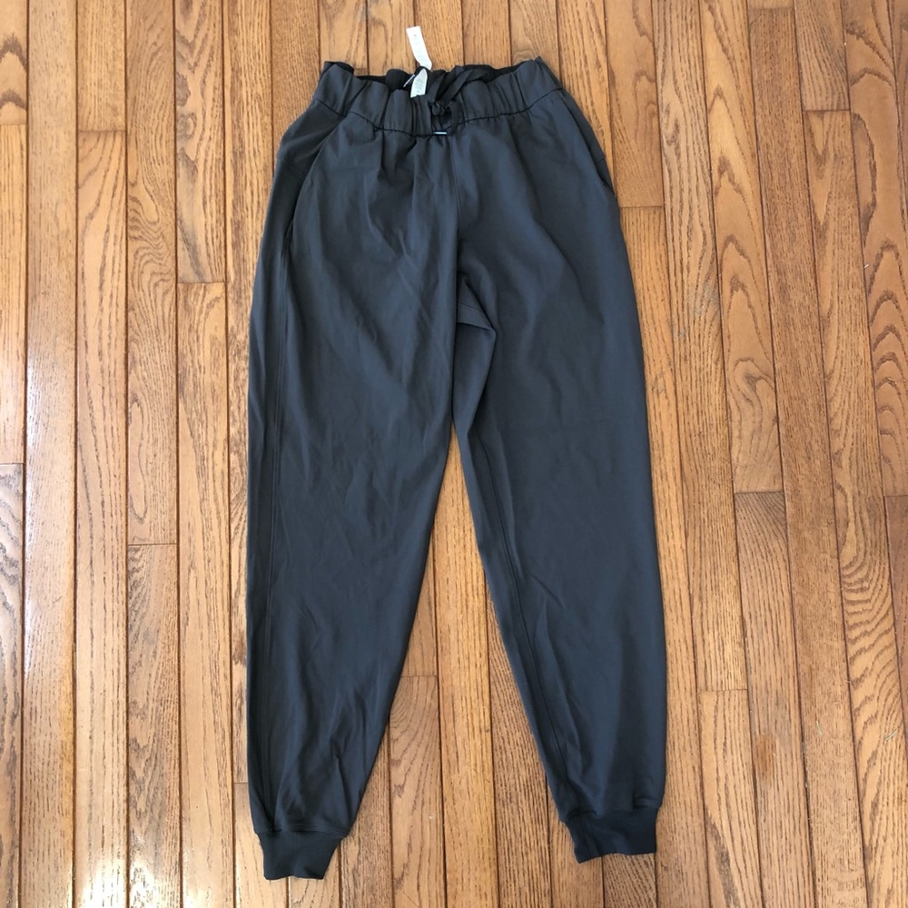 Lululemon On The Fly Luxtreme Graphite Gray Jogger